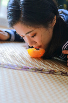 老卫抱着淑蓉进房间第八集视频